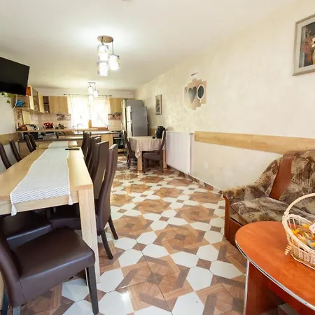Dan Guest house *